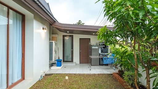 V227 Villa Pasak 4 Parking areas