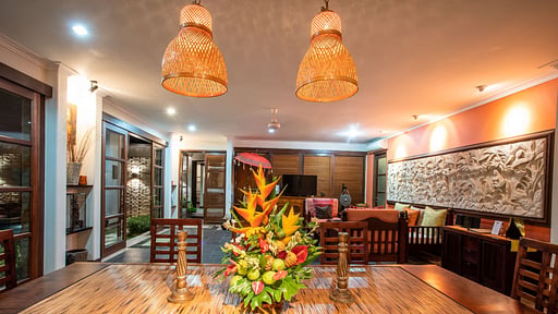 Villa Saffron Dining area