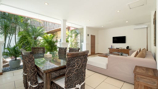 Villa Selasa Dining area