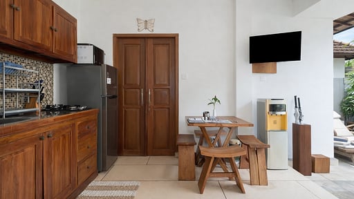 Villa Senin Dining area