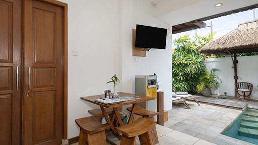 Villa Senin Dining area