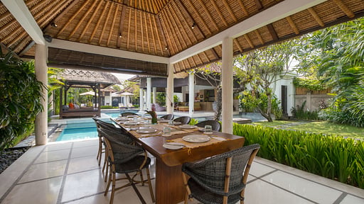 Villa Sesari Dining area