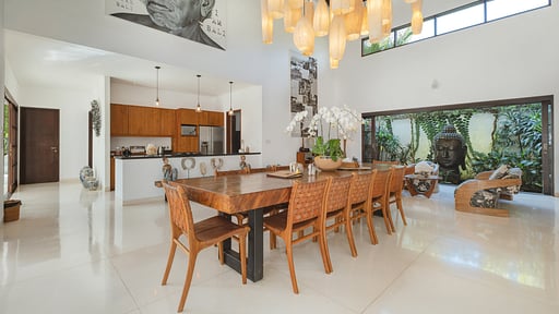 Villa Tjitrap Dining area