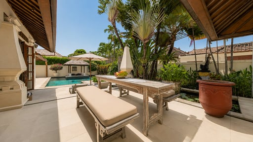 Villa V Seminyak Essecke