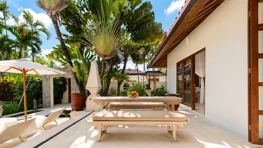 Villa V Seminyak Essecke