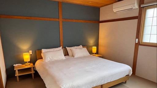 5 Peaks Chalet Bedroom 4