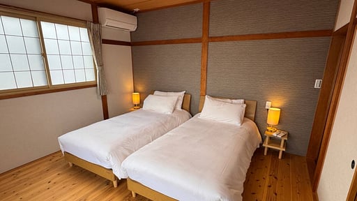 5 Peaks Chalet Bedroom 3