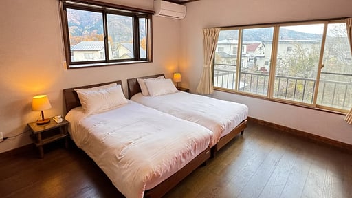 5 Peaks Chalet Bedroom 2