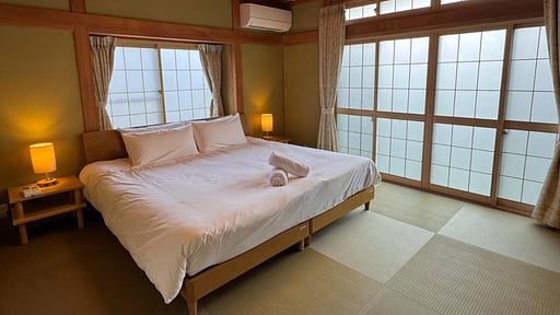 5 Peaks Chalet Bedroom 1