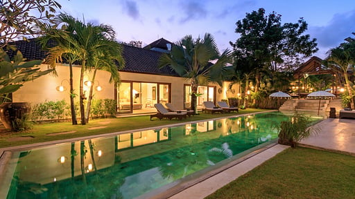 Abaca Villas Swimming pool 3