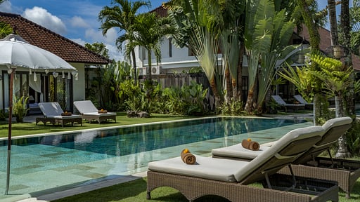 Abaca Villas Swimming pool 1