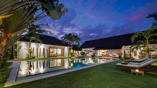 Abaca Villas Swimming pool 1