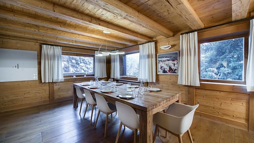Chalet Adalta Dining area