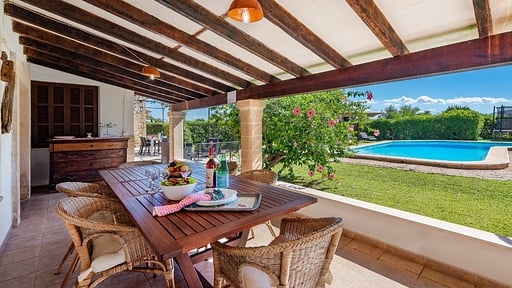 Les Murteretes Dining area