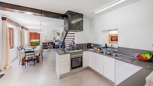 Les Murteretes Kitchen