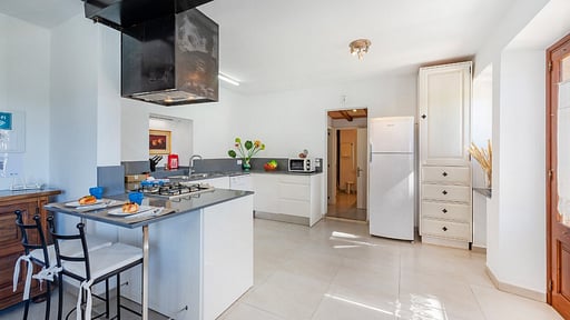 Les Murteretes Kitchen