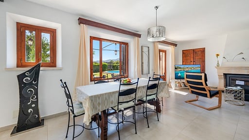 Les Murteretes Dining area