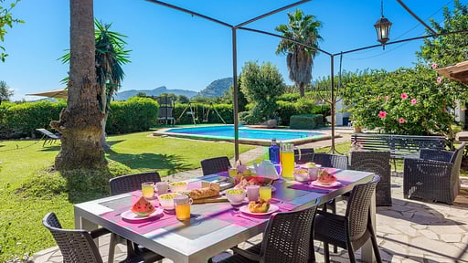 Les Murteretes Dining area