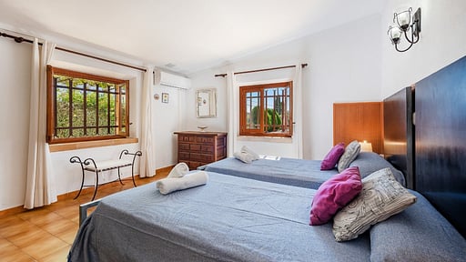 Les Murteretes Bedroom 3