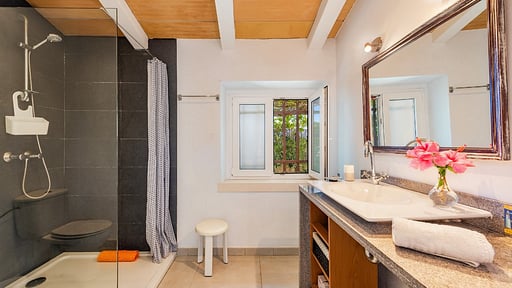 Les Murteretes Bedroom 3