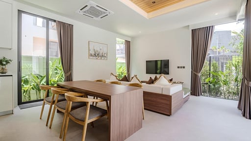 Aileen Villa Layan Dining area