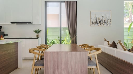 Aileen Villa Layan Dining area