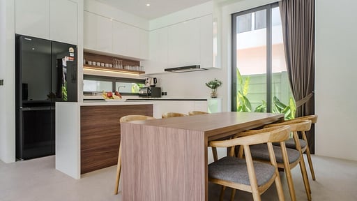 Aileen Villa Layan Dining area