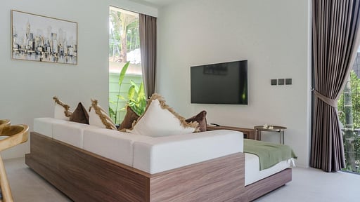 Aileen Villa Layan Living room