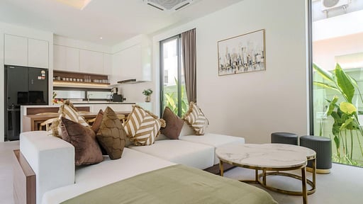 Aileen Villa Layan Living room