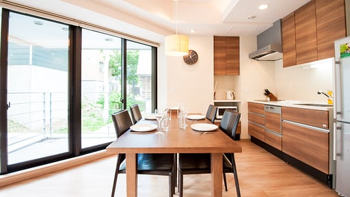 Akazora Premium Two Bedroom Apartment Dining area