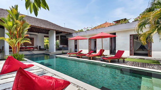 Alarte Estate Swimming pool 1