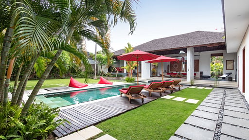 Alarte Estate Swimming pool 1