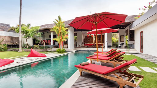 Alarte Estate Swimming pool 1