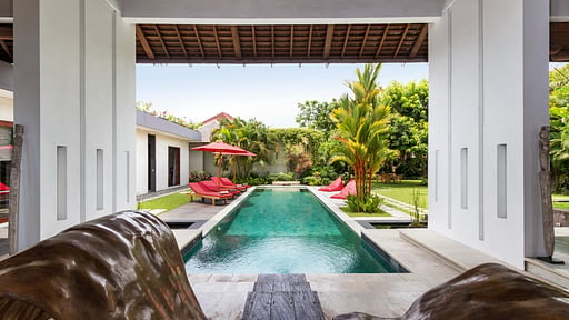 Alarte Estate Swimming pool 1