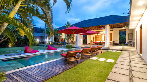 Alarte Estate Swimming pool 1