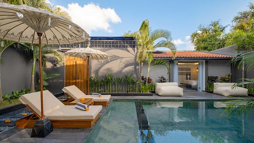 Alarte Estate Swimming pool 2