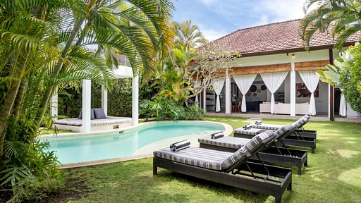 Alice Estate Swimming pool 2