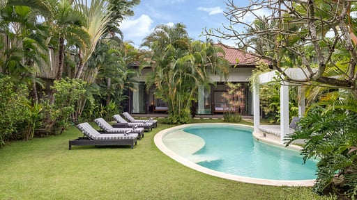 Alice Estate Swimming pool 2