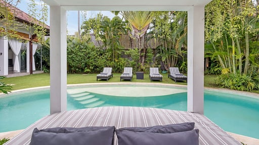 Alice Estate Swimming pool 2