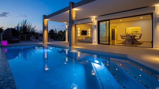 Villa Alma Zwembad