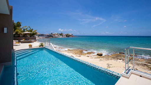 Villa Alma Zwembad