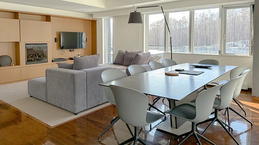 Alpen Ridge Penthouse Dining area