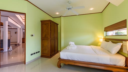 Amber Villa Спальня 4