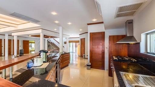 Amber Villa Кухня