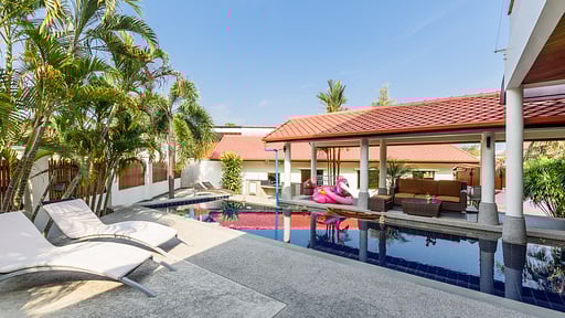 Amber Villa Бассейн