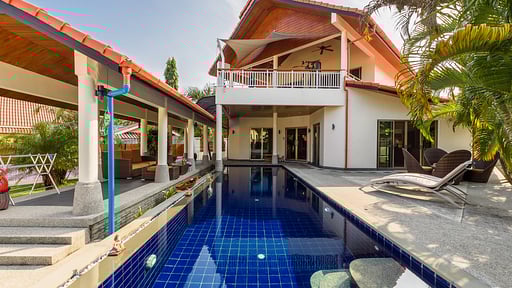 Amber Villa Бассейн