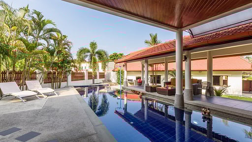 Amber Villa Бассейн