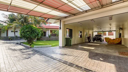 Amber Villa Парковочные места