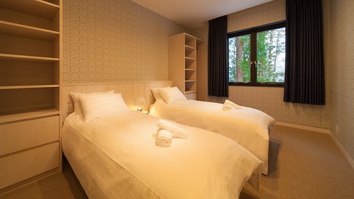 Amo 54 Chalet Bedroom 4