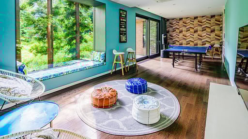 Amo 54 Chalet Media room